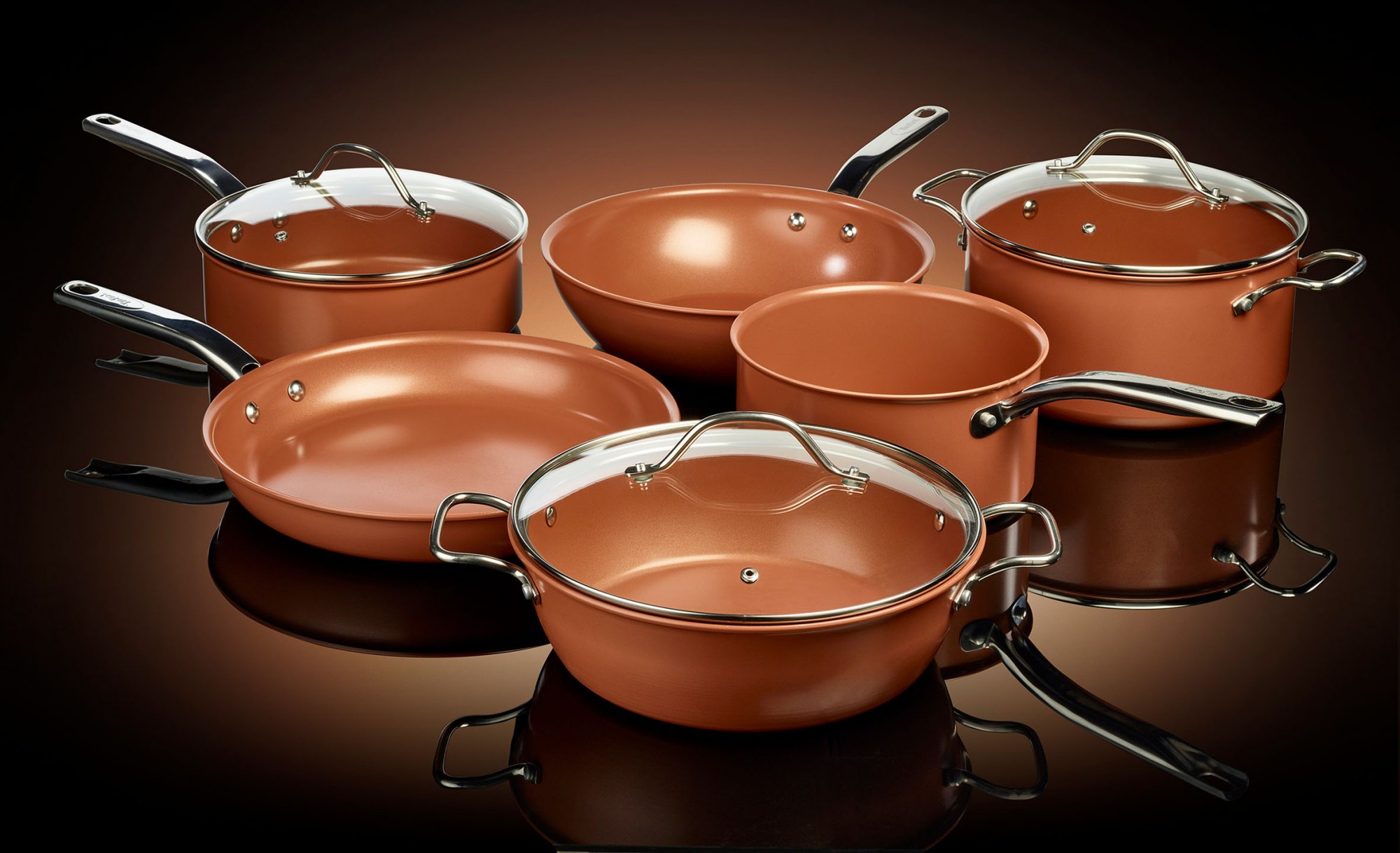 Packshot d'une poêle en cuivre Tefal par Julien Bouvier