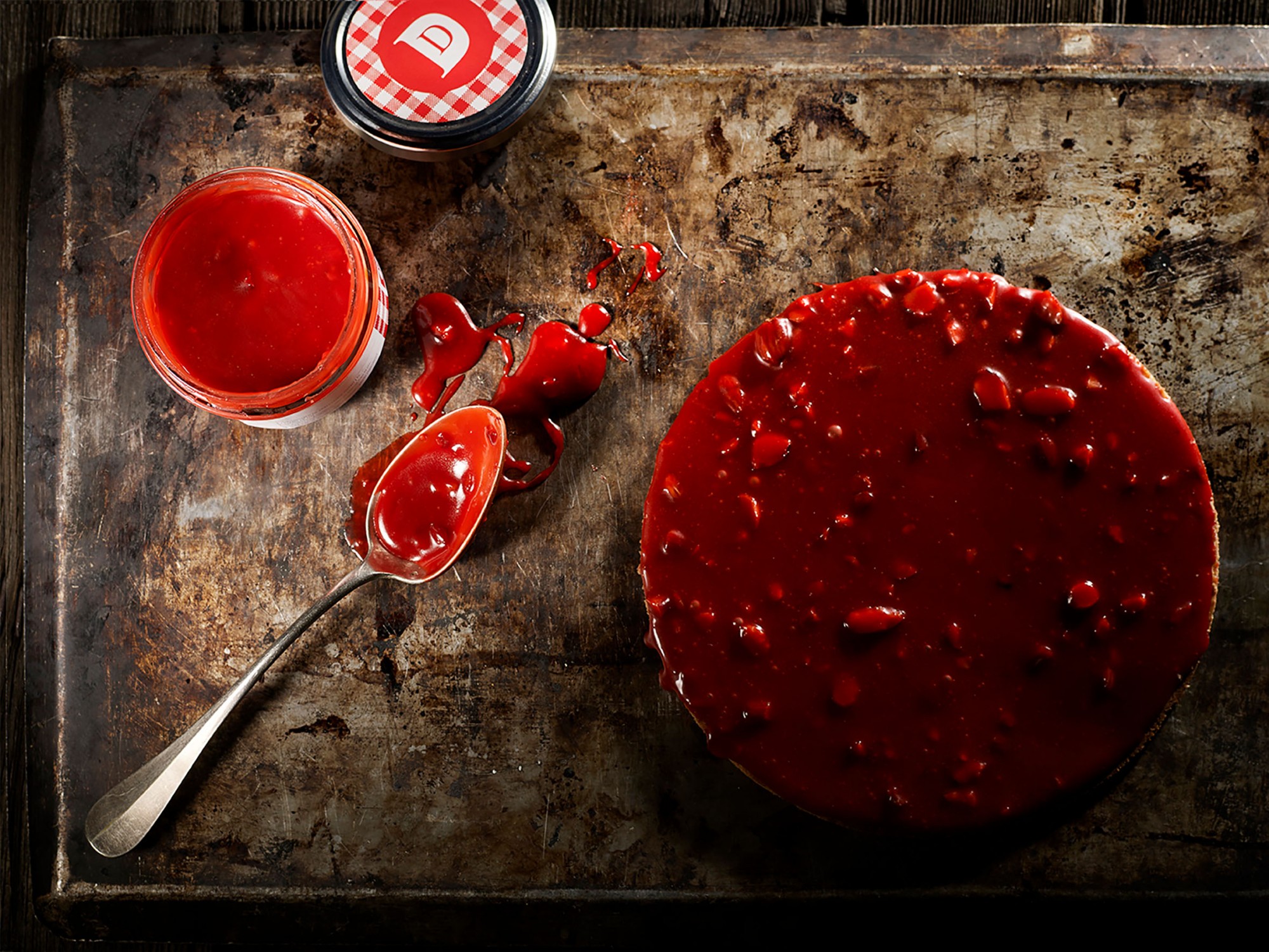 Tarte à la praline rose, photographie culinaire en studio à Lyon par Julien Bouvier