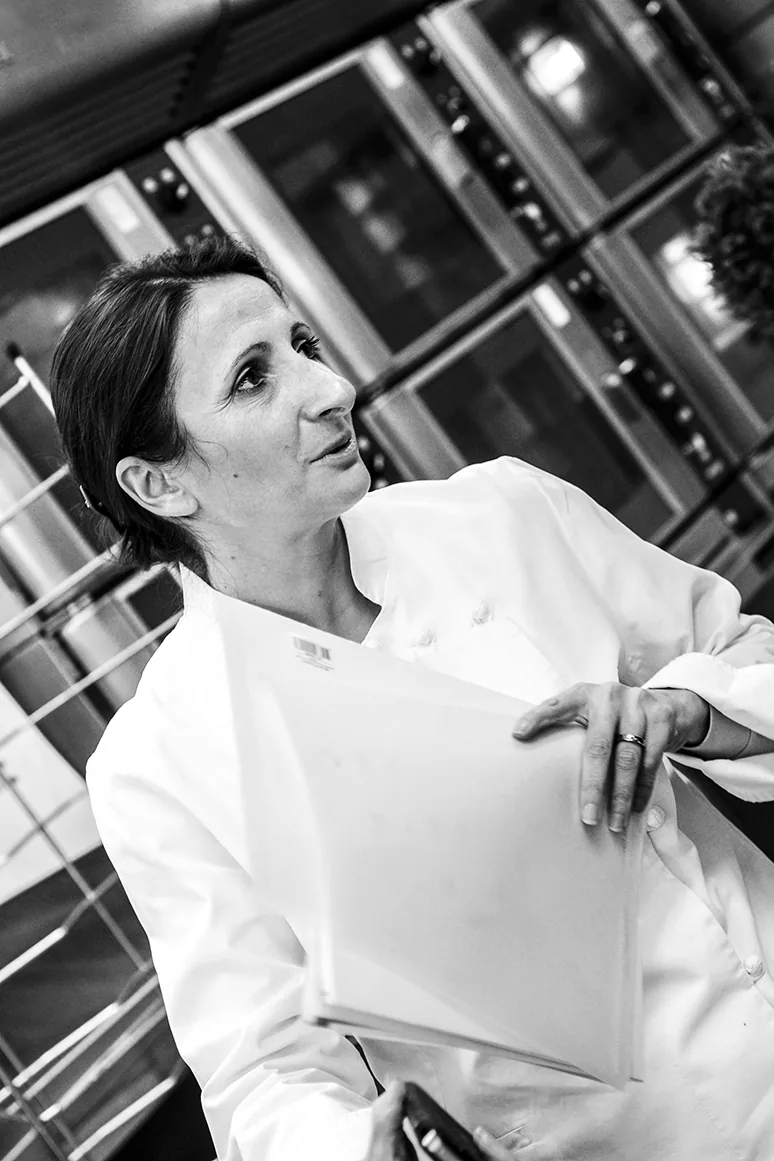 Portrait de la cheffe Anne-Sophie Pic par Julien Bouvier, photographe culinaire à Lyon