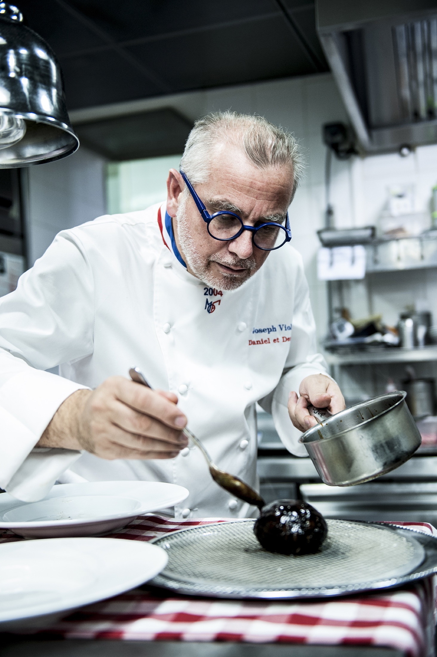 Portrait du chef Joseph Viola par Julien Bouvier, photographe culinaire à Lyon